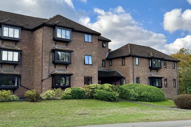 2-bed flat on Twycross Road, Godalming, £275,000