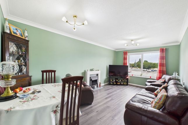 64, Pebble Court, Paignton photo 4