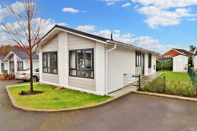 Thumbnail Mobile/park home for sale in Satchell Lane, Hamble