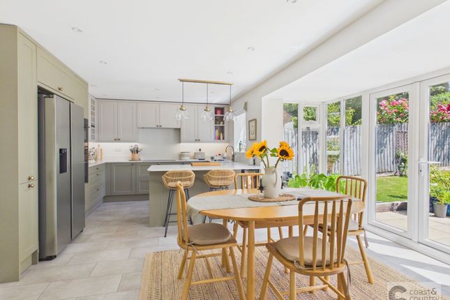 8 Beacon Drive, Newton Abbot photo 3