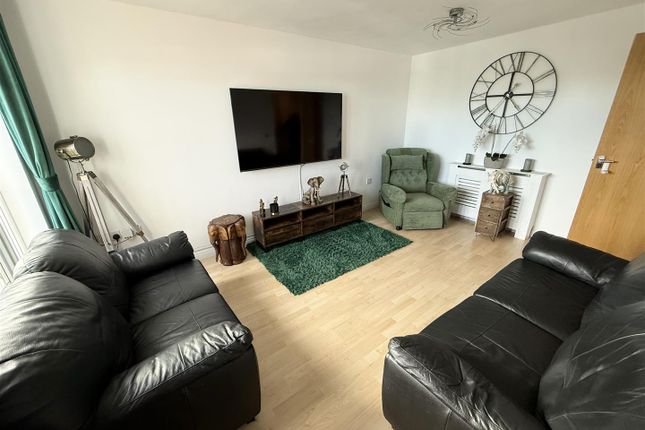 44, Rollesby Gardens, St. Helens photo 2