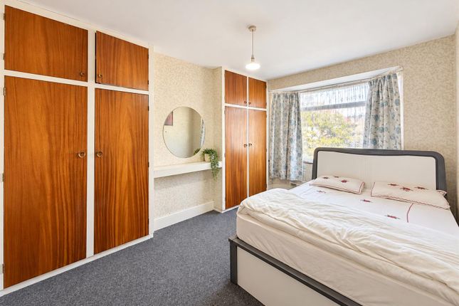 38, Hogarth Gardens, Hounslow photo 3