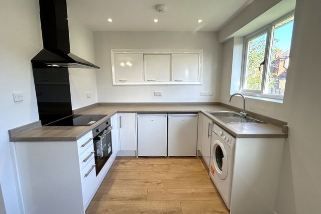 31, Vicarage Close, West Midlands photo 4