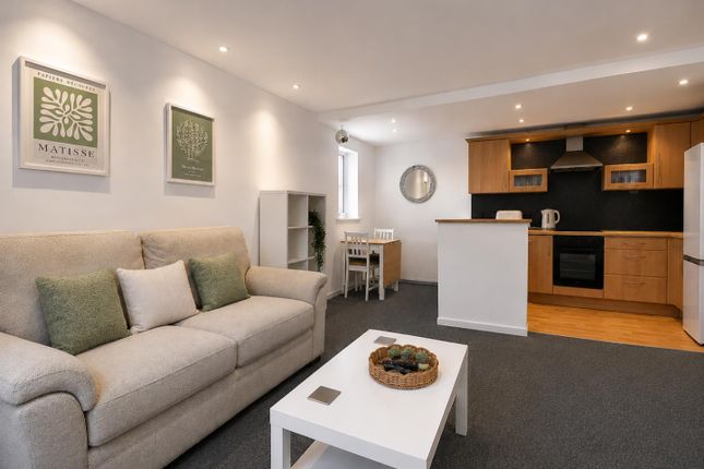 24, Clos Dol Heulog, Cardiff photo 2
