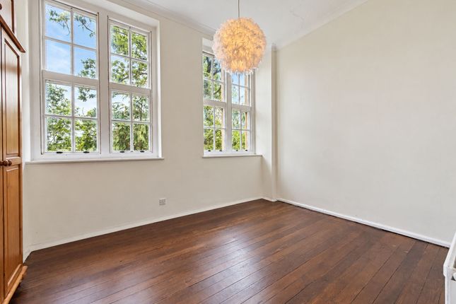 3 Badgers Hollow Peperharow Road, Godalming photo 5