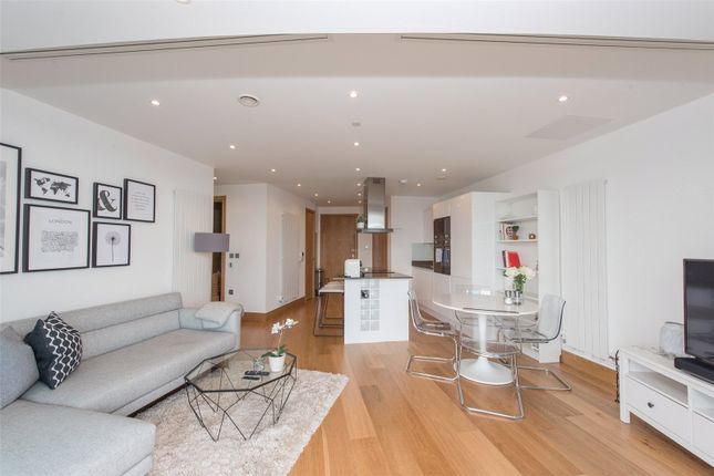 Flat to rent in Arena Tower, 25 Crossharbour Plaza, London