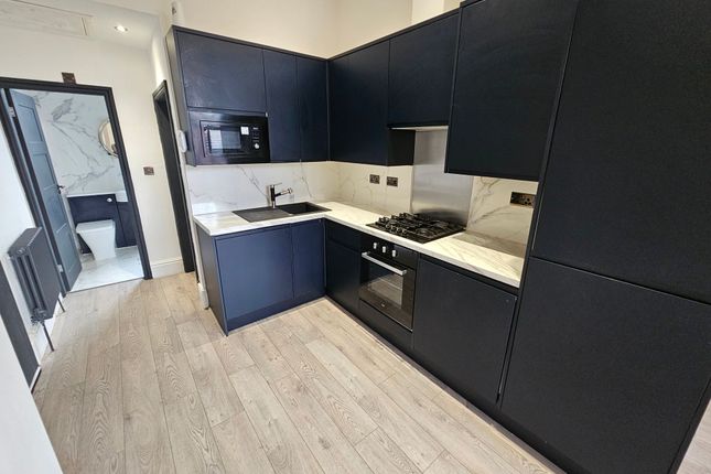 Flat 4, 140 Eccles Old Road, Salford photo 4