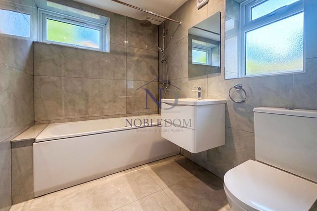 28, Hounslow Gardens, Hounslow photo 4