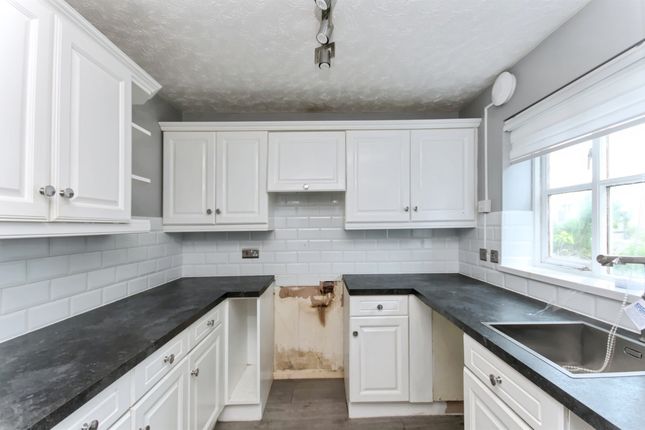 9, Broad Oak Close, Eastbourne photo 4