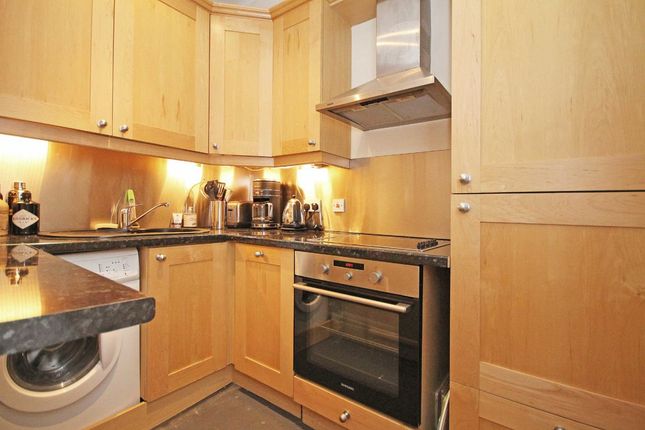 Flat 6, 43, Philbeach Gardens, London photo 4