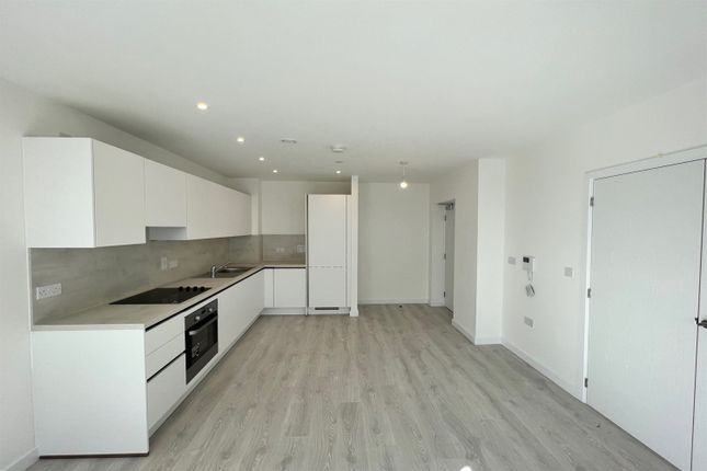 Apartments 86 Tabbard, Wastern Avenue, London photo 3
