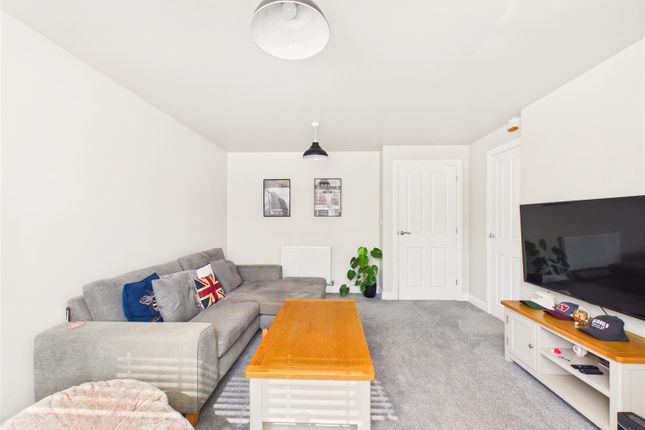 21, Waudby Close, Hessle photo 4