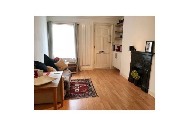 Flat to rent in Martlett Court, London