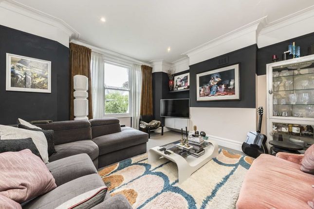 Flat to rent in Spezia Road, London
