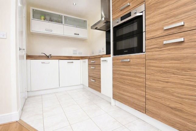 40 Lynx Court,, Wallis Square, Hampshire photo 4