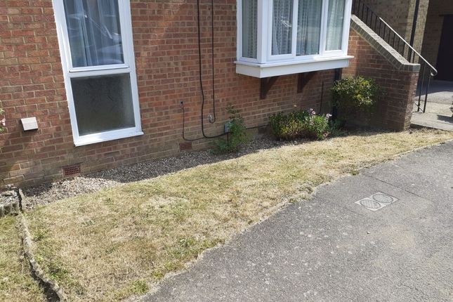 5 Woodcourt, Crawley photo 5