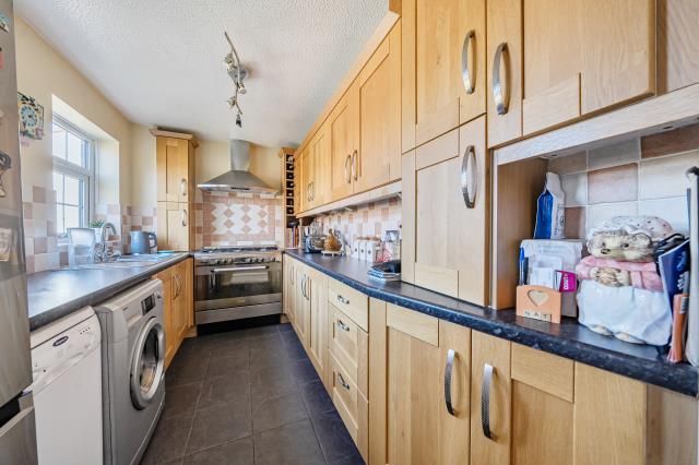 19, Spackman Close, Thatcham photo 4