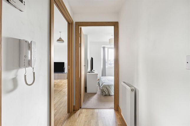 16, Smeaton Court, Hertford photo 4