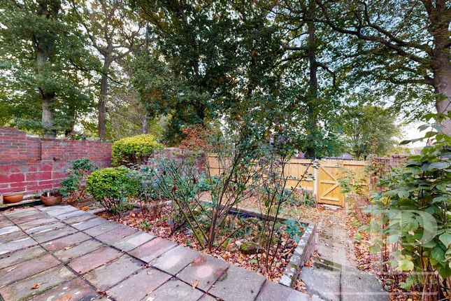 8 Crossman Court Dalton Close, Crawley photo 4