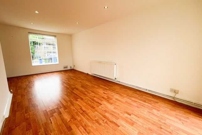 Bullbrook Drive, Bracknell photo 3