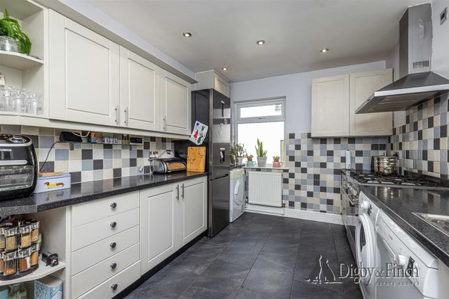 13, Saxondale Drive, Nottingham photo 2