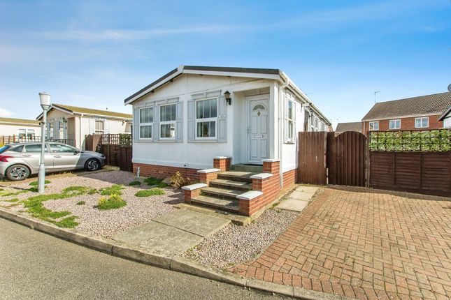 2-bed caravan on 33, Fenland Village, Osborne Road, Wisbech, £115,000