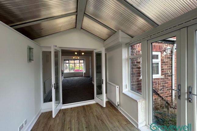 247 Hollinwood Avenue, Oldham photo 4