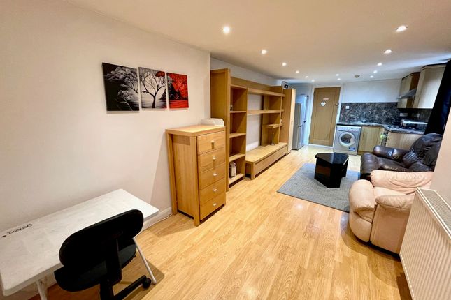 Thumbnail Flat to rent in Clive Street, Cardiff