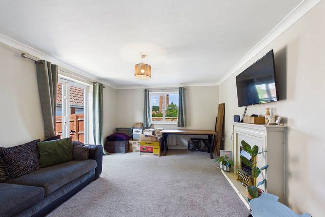 7, Knevett Close, Colchester photo 4