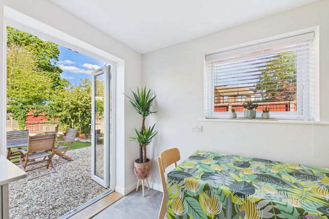 15 Ansell Close, Cheltenham photo 4