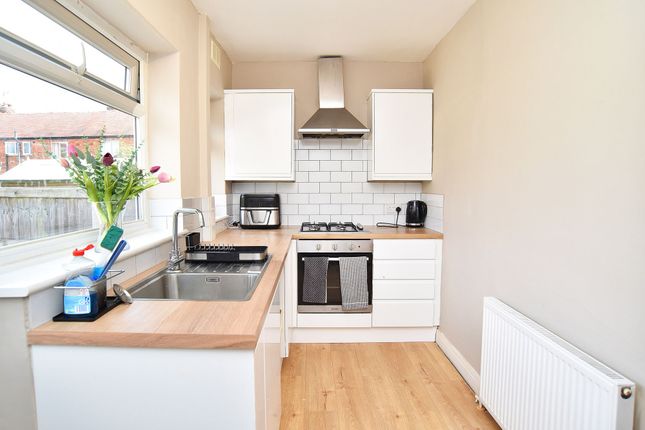 9 Queens Road, Knaresborough photo 2
