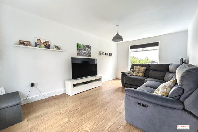 17, Alder Grove, Consett photo 3