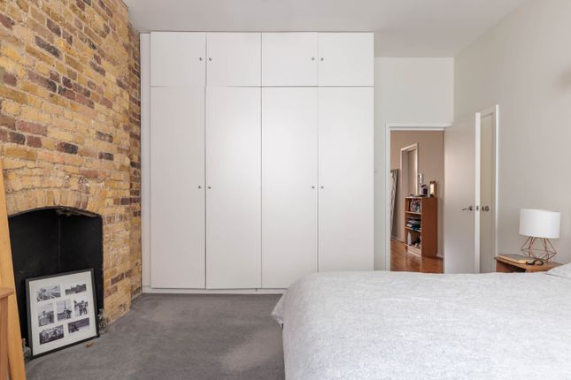 Flat for sale in Great Guildford Street, London