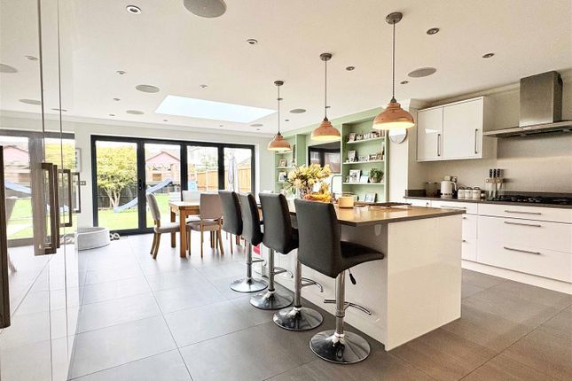 16, Forefield Green, Chelmsford photo 2