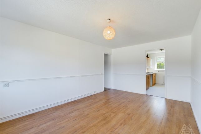 22, Dale Close, South Ockendon photo 4