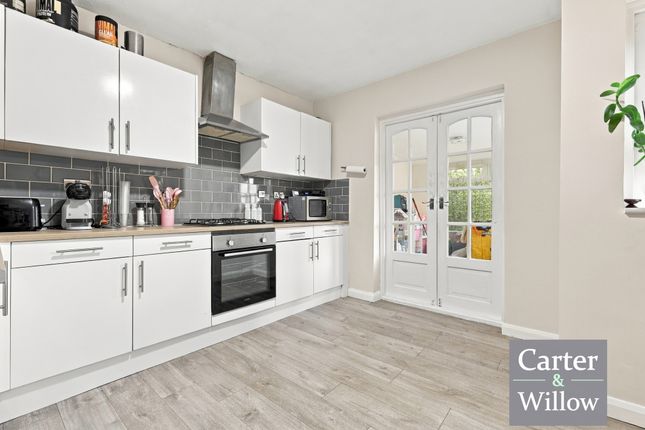 455, Wood Lane, Dagenham photo 3