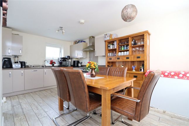 18, Montague Crescent, Brooklands photo 3
