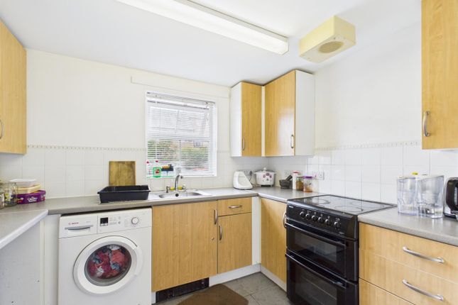 18, Bardsley Close, Colchester photo 3
