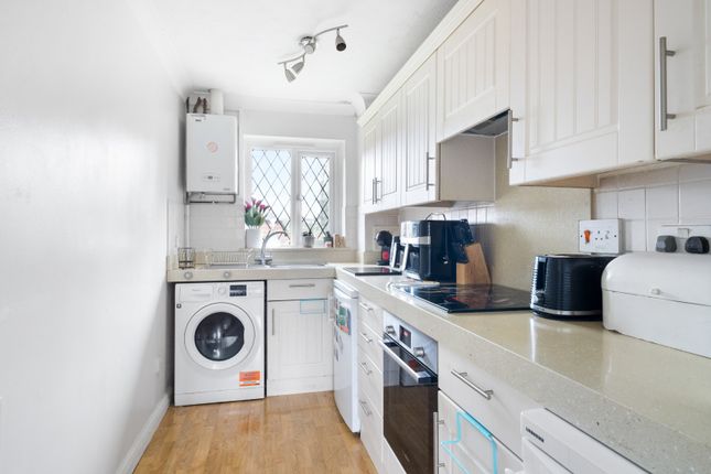 29, Hatchlands, Cuckfield photo 3