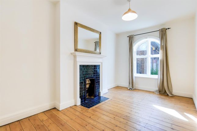 Flat to rent in Medici Court, Hillfield Avenue, Crouch End