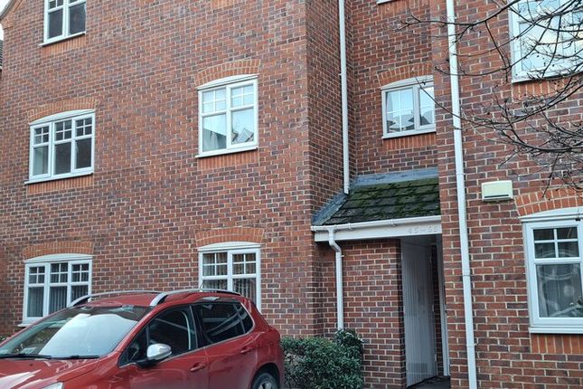 Thumbnail Flat to rent in Mulberry Drive, Lichfield