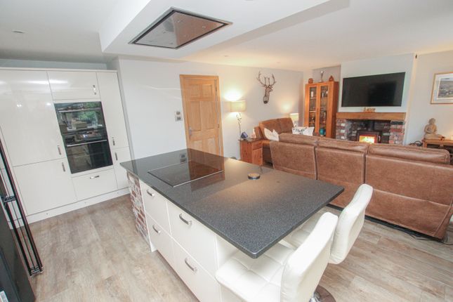 12 Warwick Close, Saxilby, Lincolnshire photo 4