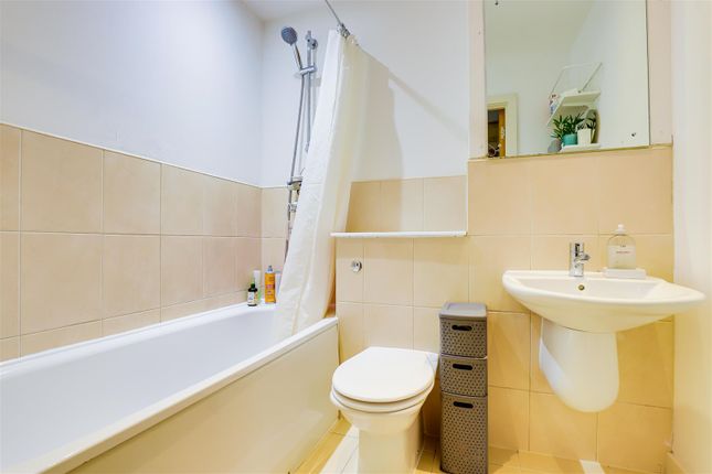 Flat for sale in Queens Road, City Centre, Nottinghamshire