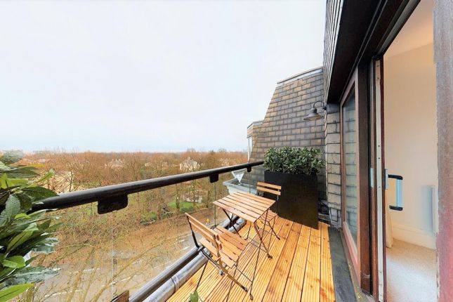 Strathmore Ct 4B (18).Jpg