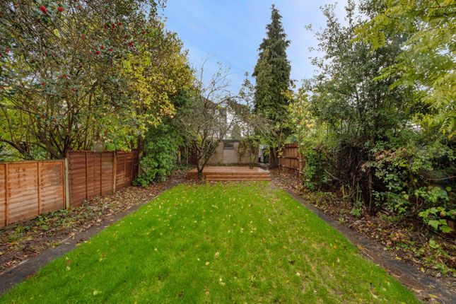 41, Sutherland Grove, London photo 4