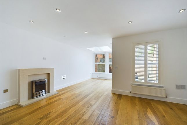 2, Heathlands Place, Ascot photo 3