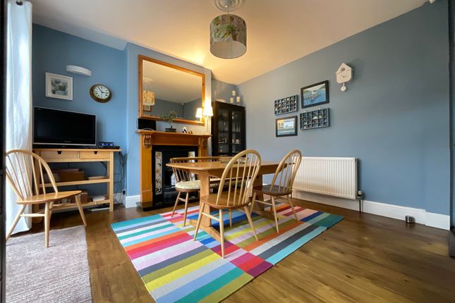 24 Chatsworth Gardens, Scarborough photo 3