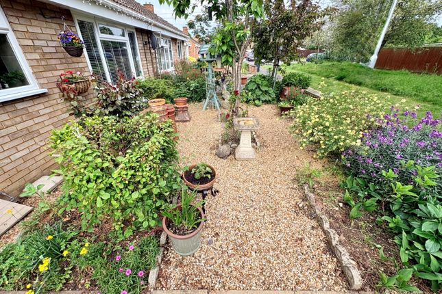 15 Reynolds Drive, Little Paxton, St. Neots photo 2