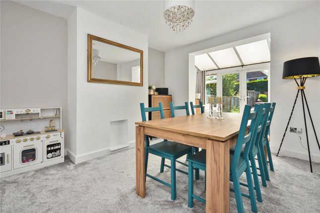 35, Manston Grove, West Yorkshire photo 4