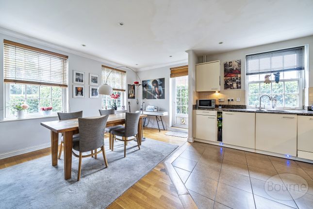 11, White Lion Gate, Cobham photo 4